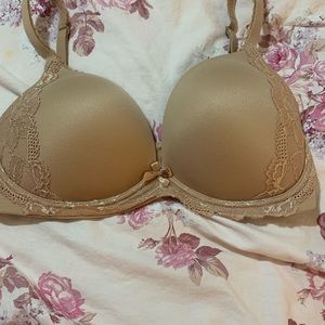 Victoria’s Secret body by Victoria no wire bra